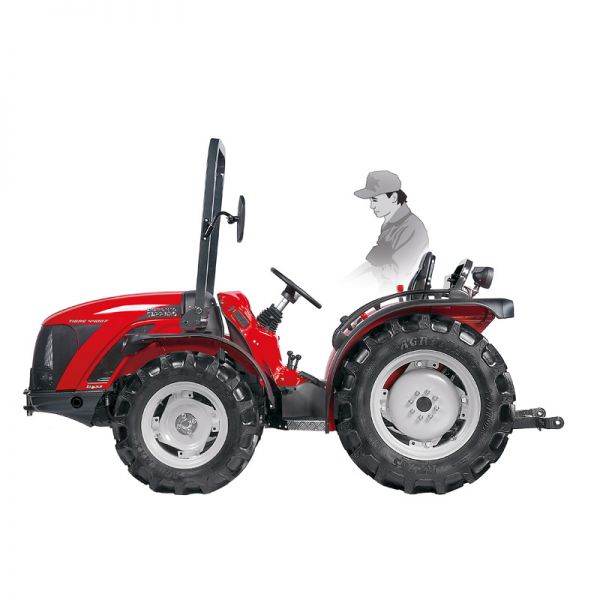Antonio Carraro Tigre 4400 F, Radlenker mit verschieden großen Rädern
